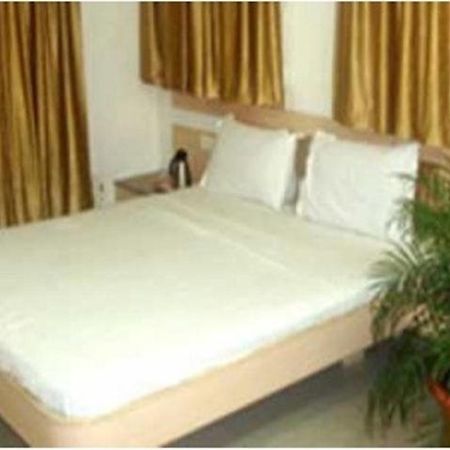Sana Heritage Inn Private Limited Хидерабад Стая снимка